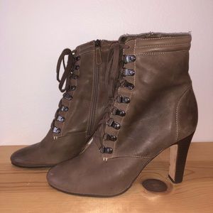 Halogen Taupe Lace-up Brown Leather Ankle Boots Women’s Size 8.5 Shoes Booties